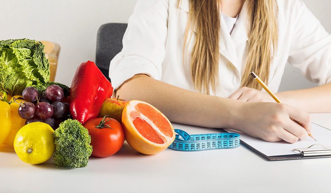 Qual o Melhor para Emagrecer: Nutricionista ou Nutrólogo?