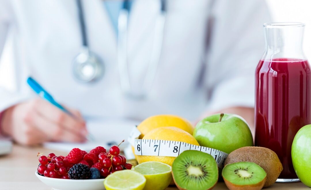 Qual o médico que cuida das vitaminas do corpo?